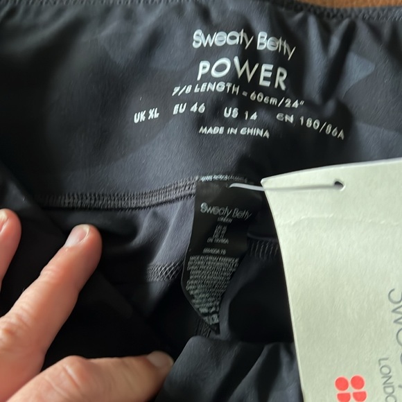 BNWT Sweaty Betty Power 7/8 Workout Leggings, Camo color - Picture 6 of 7